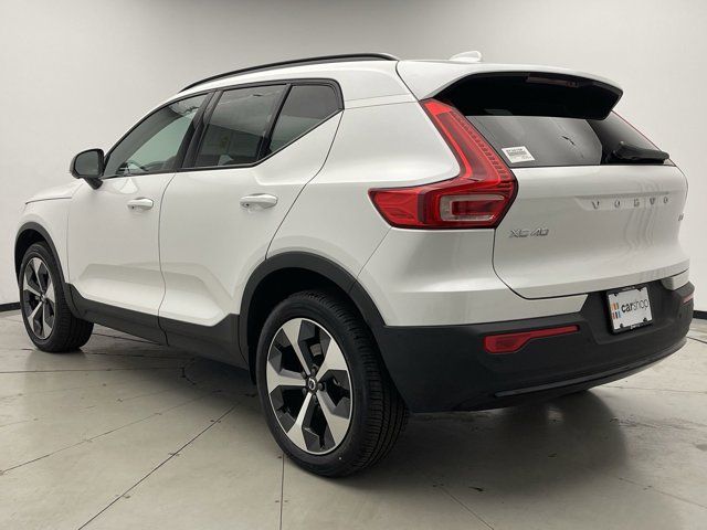 2024 Volvo XC40 Plus Dark Theme