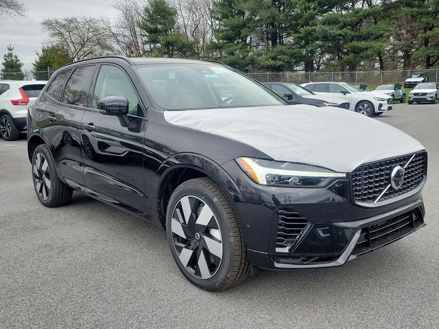 2024 Volvo XC60 Recharge Plug-In Hybrid Plus Dark Theme