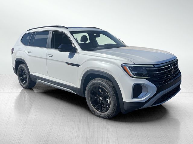 2024 Volkswagen Atlas 2.0T Peak Edition SEL