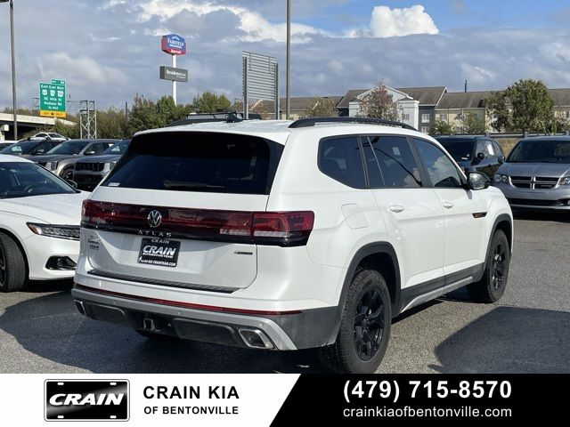 2024 Volkswagen Atlas 2.0T Peak Edition SEL