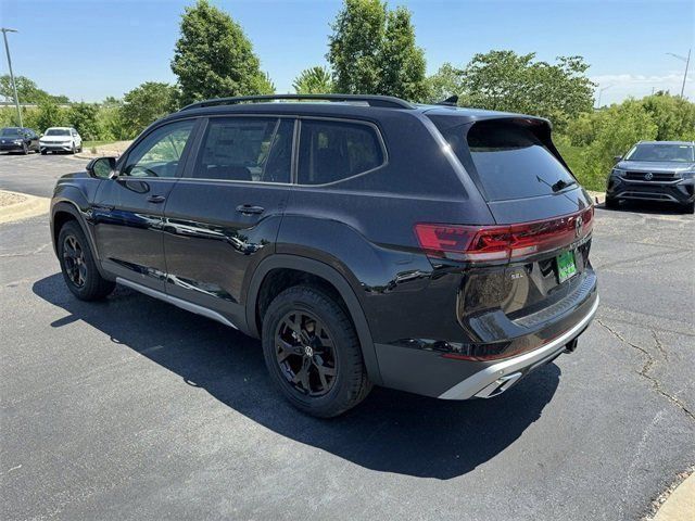 2024 Volkswagen Atlas 2.0T Peak Edition SEL