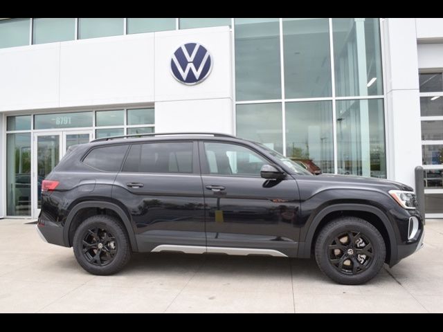 2024 Volkswagen Atlas 2.0T Peak Edition SEL