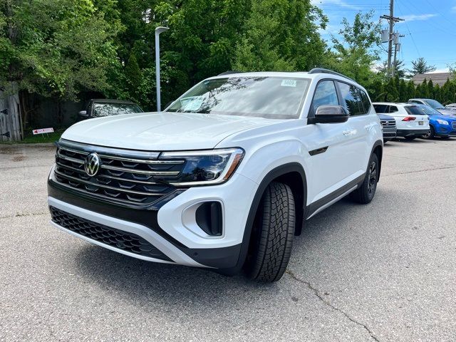 2024 Volkswagen Atlas 2.0T Peak Edition SEL