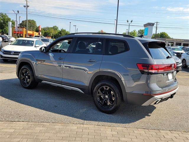 2024 Volkswagen Atlas 2.0T Peak Edition SEL