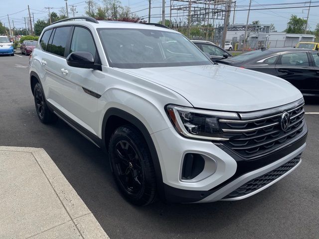 2024 Volkswagen Atlas 2.0T Peak Edition SEL