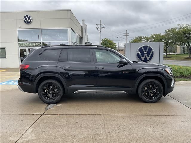 2024 Volkswagen Atlas 2.0T Peak Edition SEL