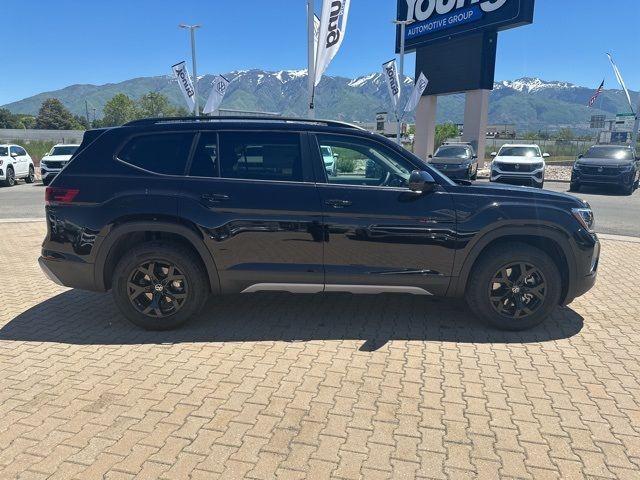 2024 Volkswagen Atlas 2.0T Peak Edition SEL