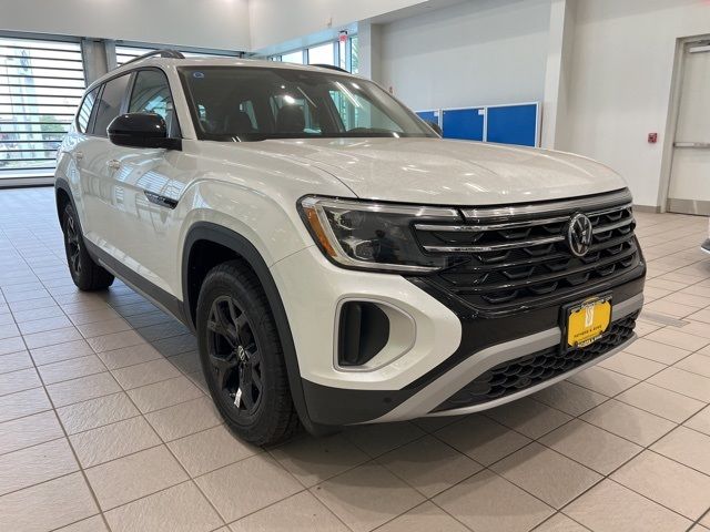 2024 Volkswagen Atlas 2.0T Peak Edition SEL