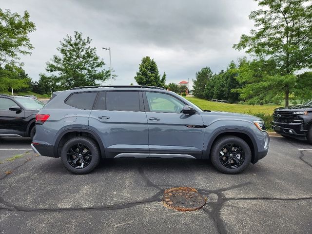 2024 Volkswagen Atlas 2.0T Peak Edition SEL