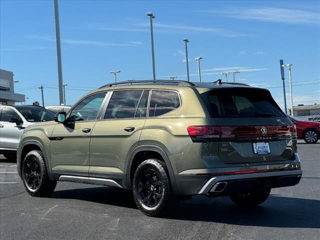 2024 Volkswagen Atlas 2.0T Peak Edition SEL