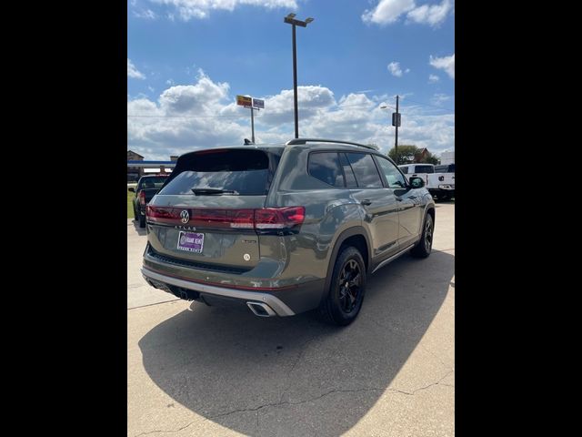 2024 Volkswagen Atlas 2.0T Peak Edition SEL