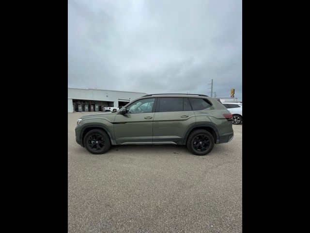 2024 Volkswagen Atlas 2.0T Peak Edition SEL