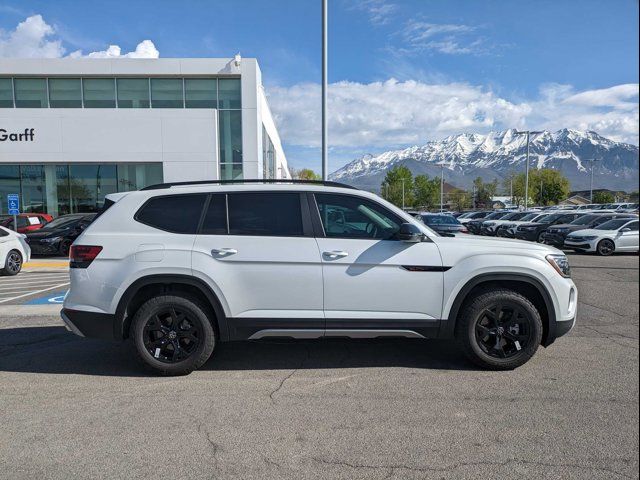 2024 Volkswagen Atlas 2.0T Peak Edition SEL