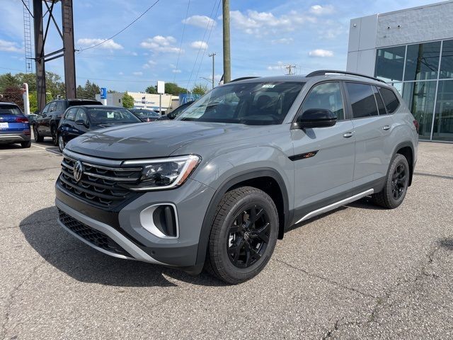 2024 Volkswagen Atlas 2.0T Peak Edition SEL