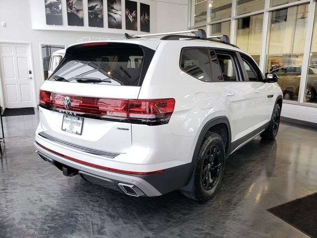 2024 Volkswagen Atlas 2.0T Peak Edition SEL