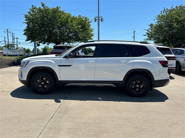 2024 Volkswagen Atlas 2.0T Peak Edition SEL