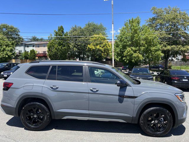 2024 Volkswagen Atlas 2.0T Peak Edition SEL