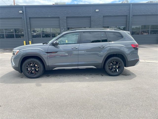 2024 Volkswagen Atlas 2.0T Peak Edition SEL