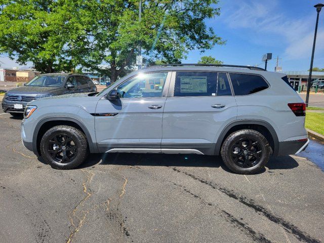 2024 Volkswagen Atlas 2.0T Peak Edition SEL