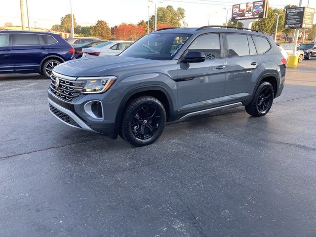 2024 Volkswagen Atlas 2.0T Peak Edition SEL