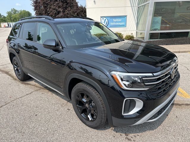 2024 Volkswagen Atlas 2.0T Peak Edition SEL