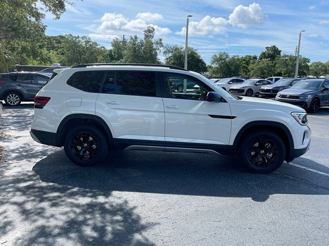 2024 Volkswagen Atlas 2.0T Peak Edition SEL