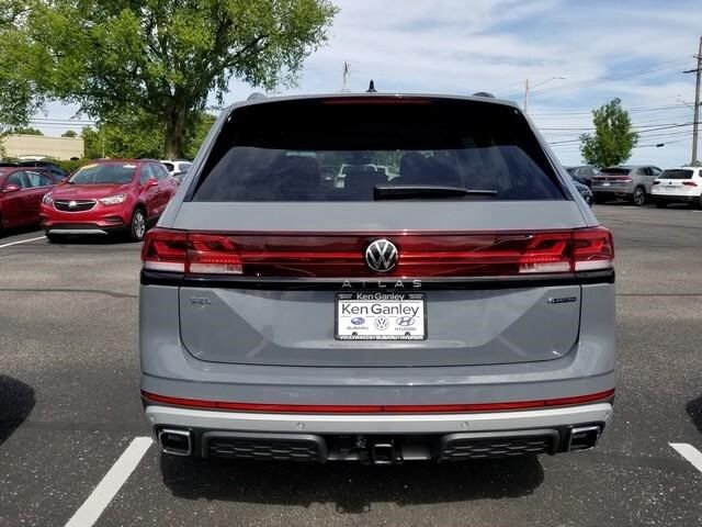 2024 Volkswagen Atlas 2.0T Peak Edition SEL