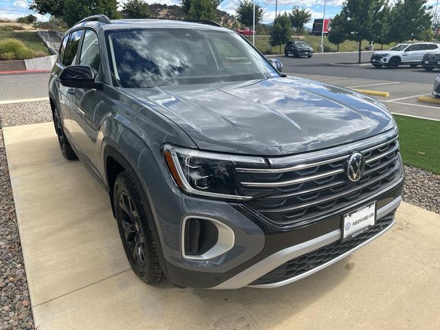 2024 Volkswagen Atlas 2.0T Peak Edition SEL