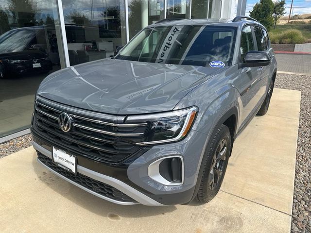 2024 Volkswagen Atlas 2.0T Peak Edition SEL