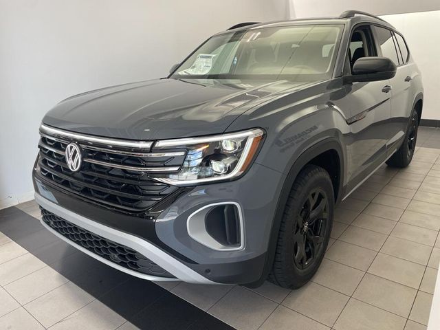 2024 Volkswagen Atlas 2.0T Peak Edition SEL