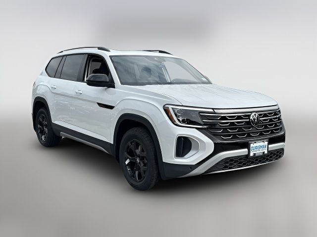 2024 Volkswagen Atlas 2.0T Peak Edition SEL