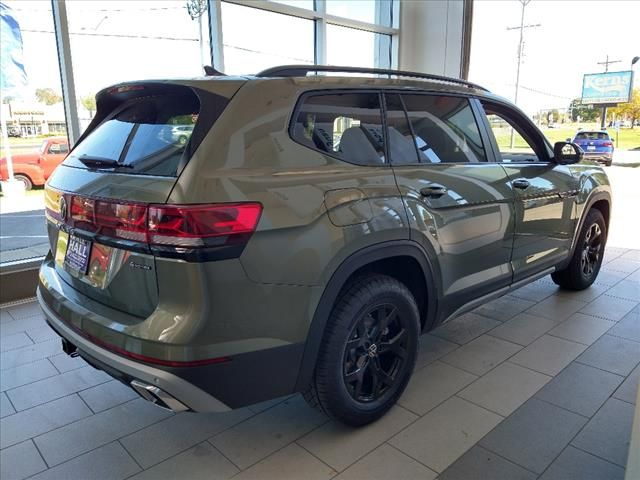 2024 Volkswagen Atlas 2.0T Peak Edition SEL