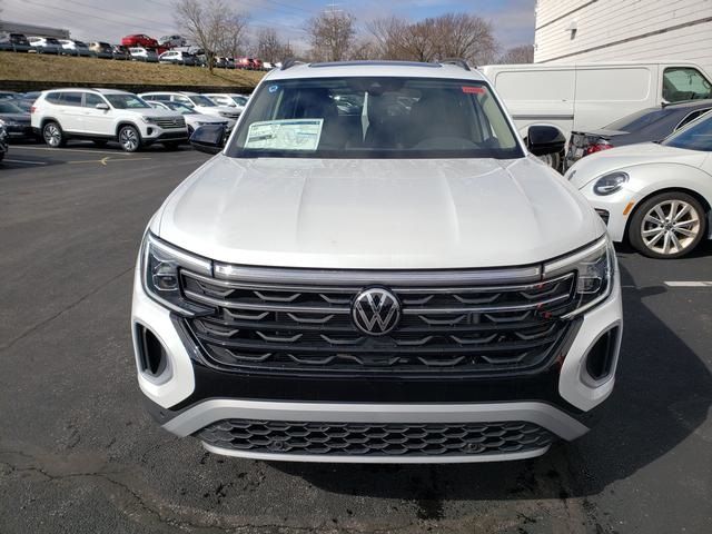 2024 Volkswagen Atlas 2.0T Peak Edition SEL