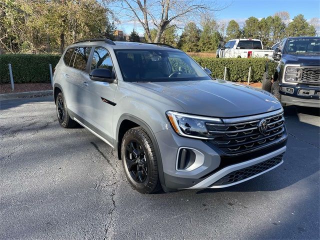 2024 Volkswagen Atlas 2.0T Peak Edition SEL