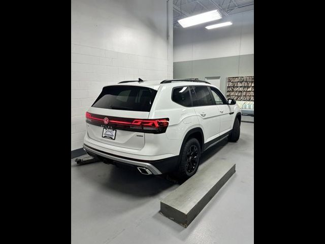 2024 Volkswagen Atlas 2.0T Peak Edition SEL