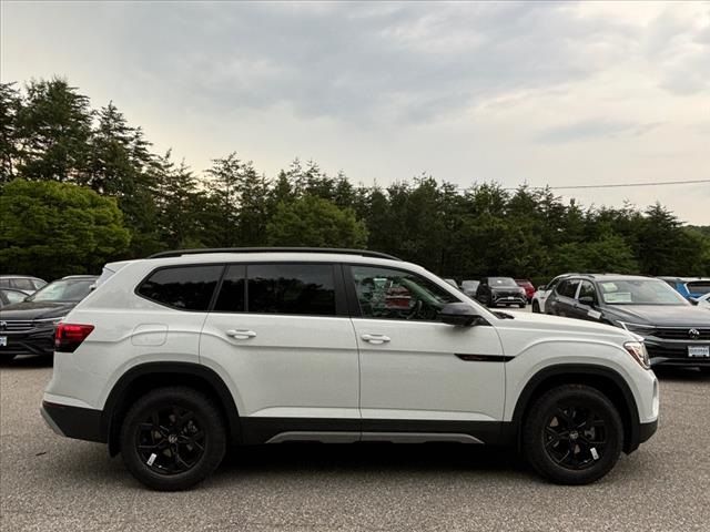 2024 Volkswagen Atlas 2.0T Peak Edition SEL