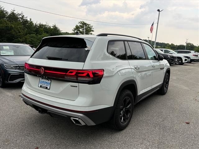 2024 Volkswagen Atlas 2.0T Peak Edition SEL