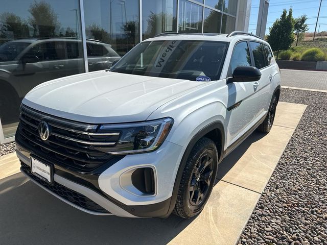 2024 Volkswagen Atlas 2.0T Peak Edition SEL