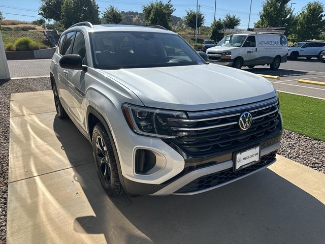 2024 Volkswagen Atlas 2.0T Peak Edition SEL