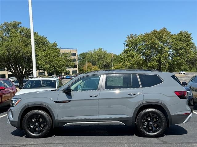 2024 Volkswagen Atlas 2.0T Peak Edition SEL