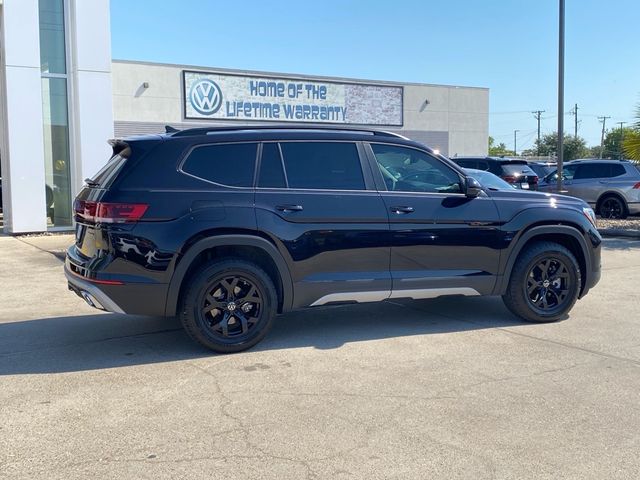2024 Volkswagen Atlas 2.0T Peak Edition SEL