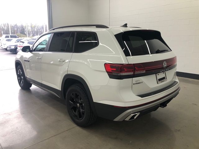 2024 Volkswagen Atlas 2.0T Peak Edition SEL