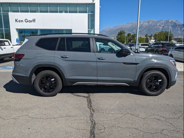 2024 Volkswagen Atlas 2.0T Peak Edition SEL