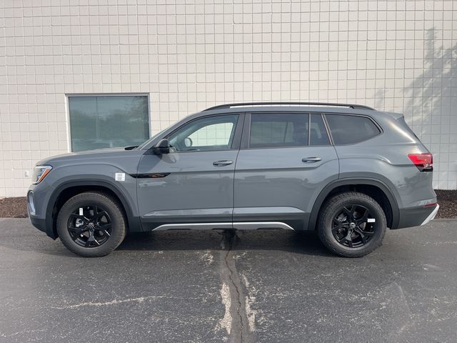 2024 Volkswagen Atlas 2.0T Peak Edition SEL