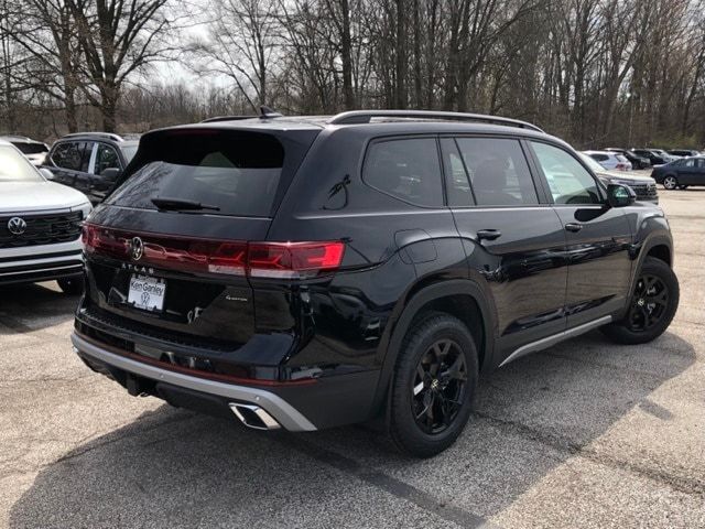 2024 Volkswagen Atlas 2.0T Peak Edition SEL