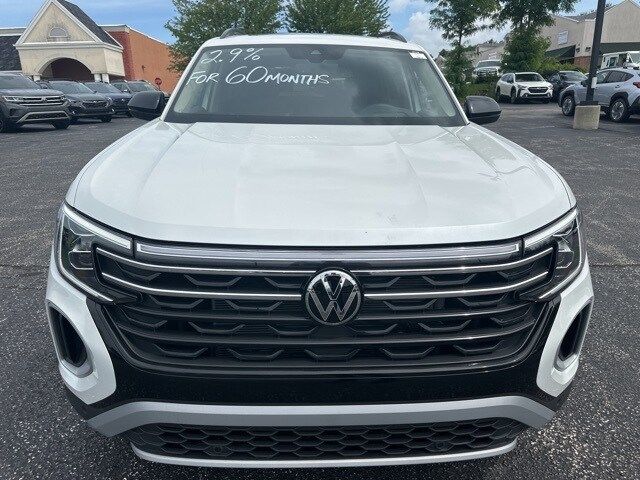 2024 Volkswagen Atlas 2.0T Peak Edition SEL