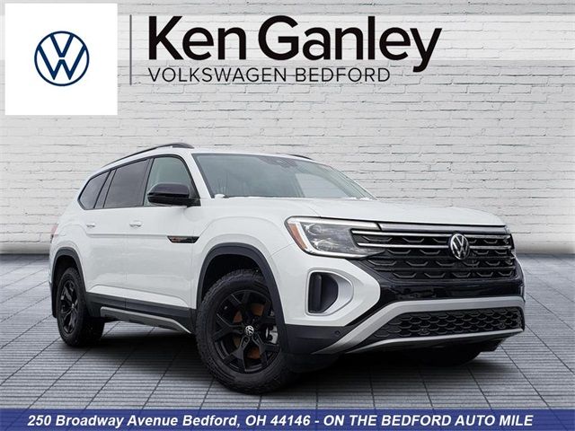 2024 Volkswagen Atlas 2.0T Peak Edition SEL