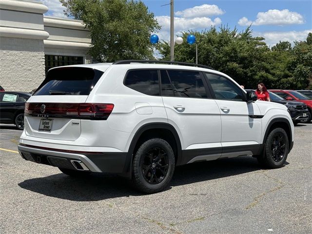 2024 Volkswagen Atlas 2.0T Peak Edition SEL