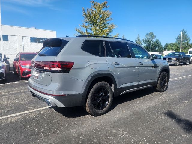 2024 Volkswagen Atlas 2.0T Peak Edition SEL