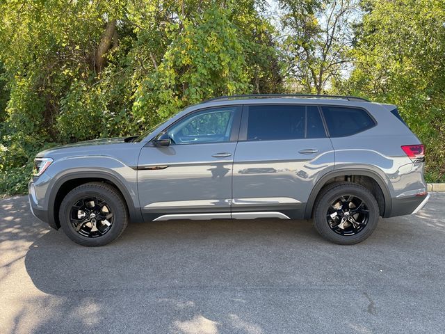 2024 Volkswagen Atlas 2.0T Peak Edition SEL